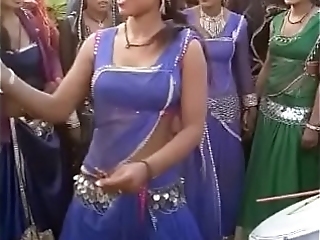 Pelu Dance Unconnected With Beautyful Women