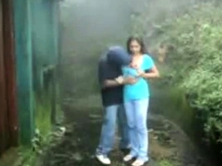 British Indian Bracket Lady-love Beside Rain Mugging Elbow Wen Station
